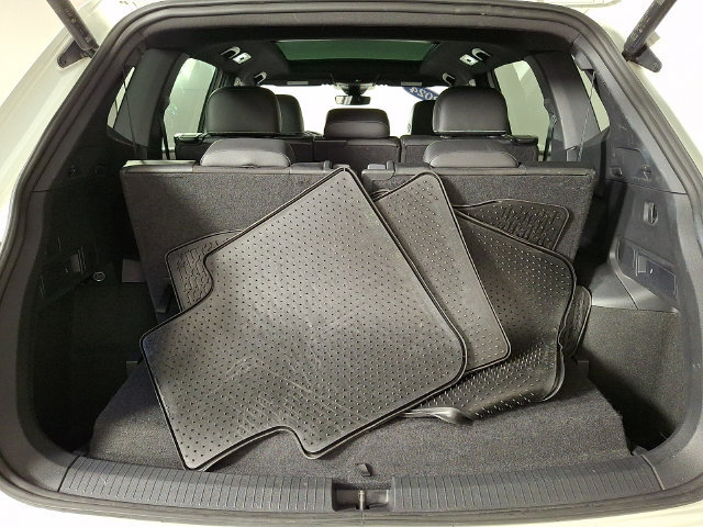 Used 2024 Volkswagen Tiguan SE R-Line FWD image 29