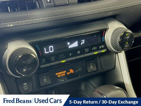 Used 2022 Toyota RAV4 XLE Premium image 15