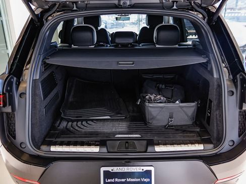 Used 2025 Land Rover Range Rover Sport Dynamic SE image 18