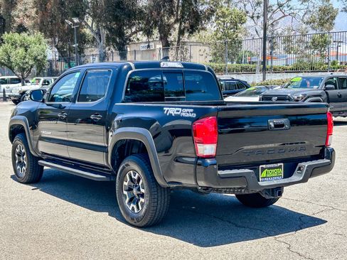 Used 2017 Toyota Tacoma TRD Off-Road RWD image 8