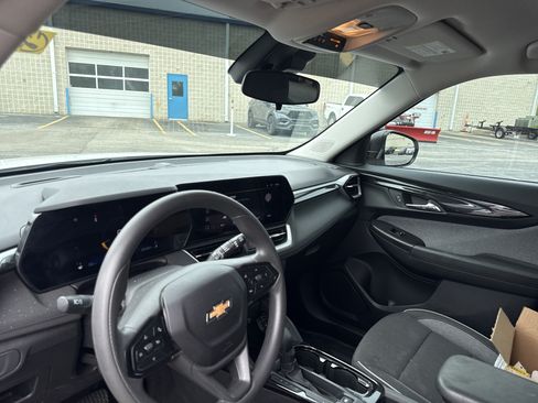 Used 2024 Chevrolet TrailBlazer LS w/ LS Convenience Package FWD image 10