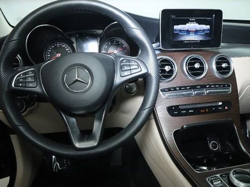 Used 2019 Mercedes-Benz GLC 300 4MATIC image 32