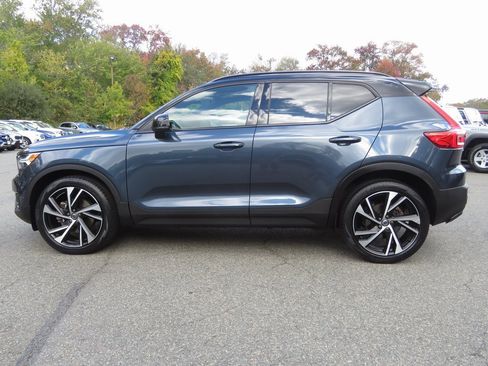 Used 2022 Volvo XC40 T5 R-Design w/ Advanced Package image 9