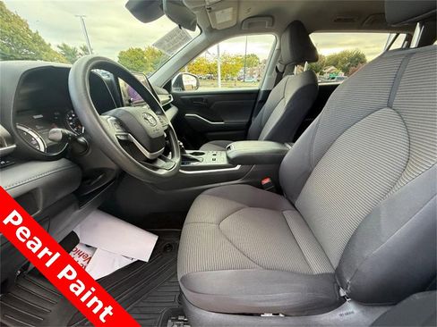 Used 2023 Toyota Highlander L image 18