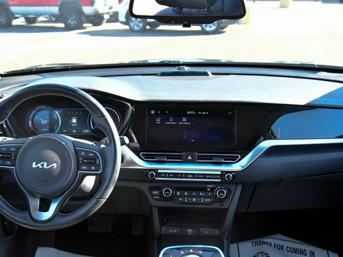 Used 2022 Kia Niro EX image 37