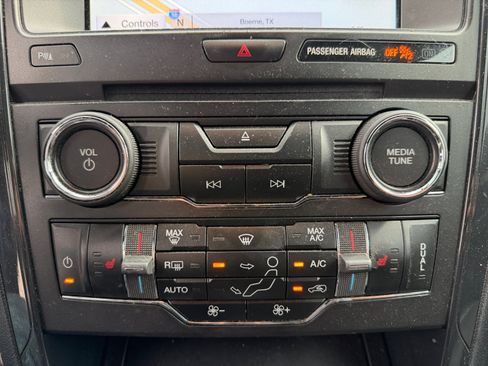 Used 2018 Ford Explorer XLT w/ Equipment Group 202A FWD image 13