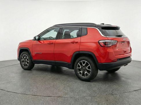 Used 2025 Jeep Compass Trailhawk AWD/4WD image 6
