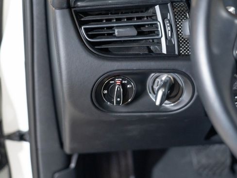 Certified 2024 Porsche Macan AWD/4WD image 24