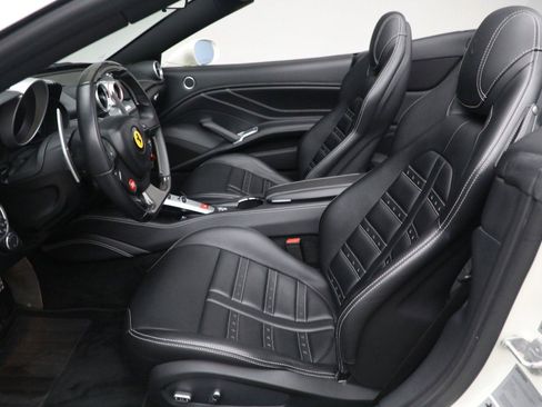Certified 2017 Ferrari California T image 21