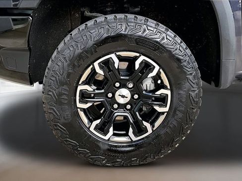 Used 2024 Chevrolet Silverado 1500 ZR2 w/ Technology Package AWD/4WD image 29