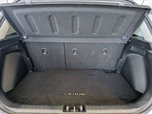 Used 2022 Hyundai Venue SEL FWD image 6