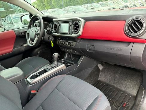 Used 2019 Toyota Tacoma SR5 AWD/4WD image 32