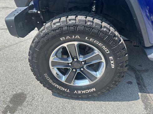 Used 2018 Jeep Wrangler Unlimited Sahara AWD/4WD image 10