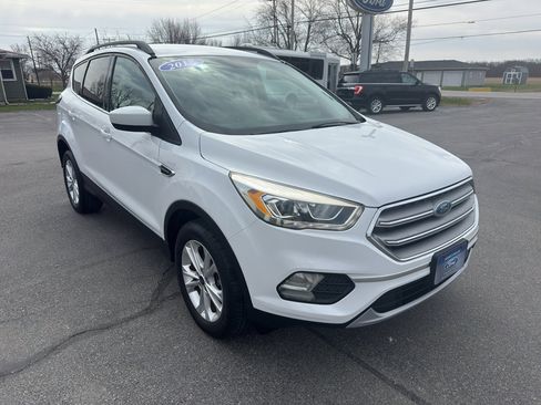 Used 2017 Ford Escape SE w/ Equipment Group 201A image 3