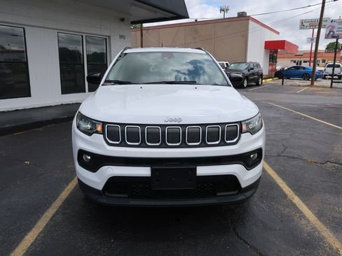 Used 2022 Jeep Compass Latitude w/ Convenience Group FWD image 2