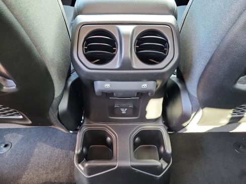 New 2025 Jeep Gladiator Rubicon w/ Convenience Group image 30