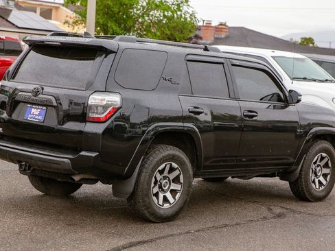Used 2021 Toyota 4Runner TRD Off-Road Premium w/ Moonroof Package AWD/4WD image 4