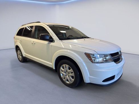 Used 2017 Dodge Journey SE FWD image 1