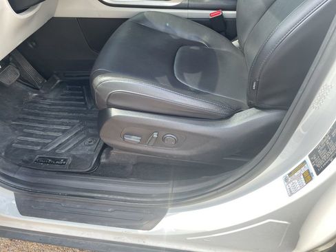 Used 2023 Kia Carnival LX image 19