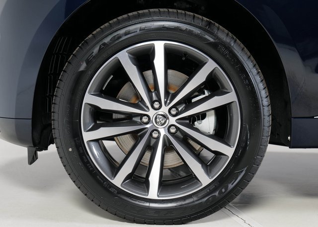 Certified 2025 Jaguar F-PACE R-Dynamic S AWD/4WD image 9
