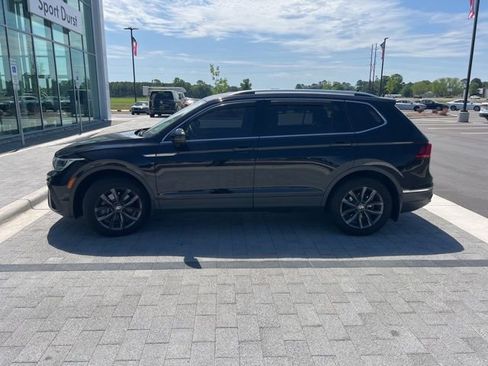 Used 2023 Volkswagen Tiguan SE image 3