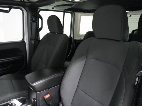 Used 2018 Jeep Wrangler Unlimited Sport S image 8