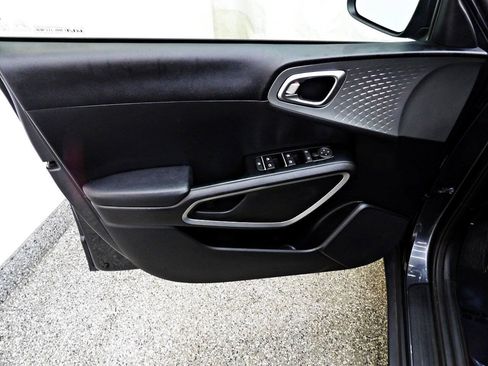 Used 2022 Kia Soul LX w/ Technology Package FWD image 7