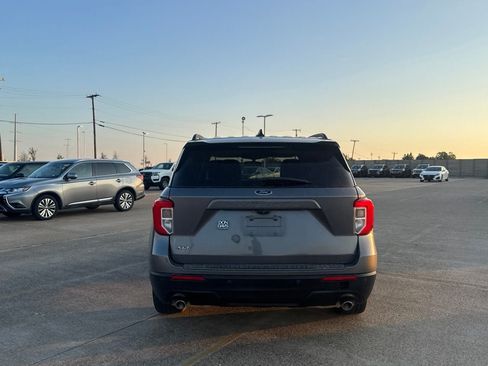 Used 2021 Ford Explorer XLT w/ Equipment Group 202A RWD image 19