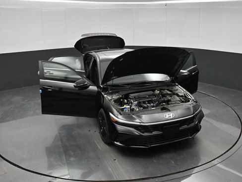 New 2026 Hyundai Elantra SEL Sport FWD image 42