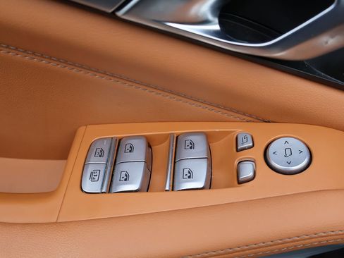 Used 2023 BMW X7 xDrive40i w/ Executive Package image 46