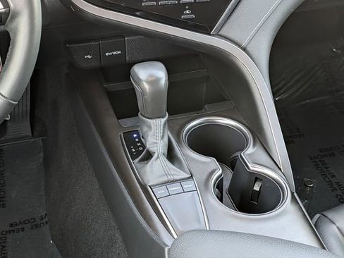 Used 2024 Toyota Camry SE image 14