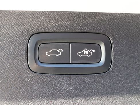 Used 2016 Volvo XC90 T6 Momentum image 55