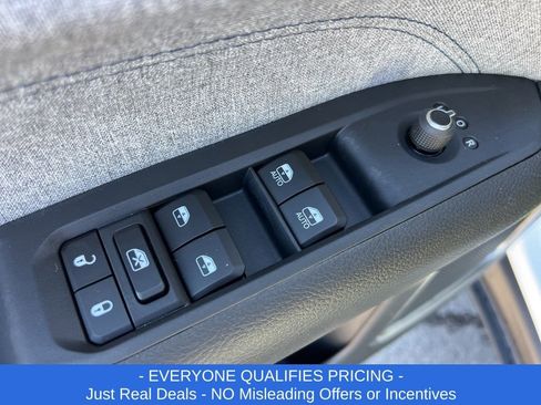 New 2026 Jeep Compass Latitude image 10