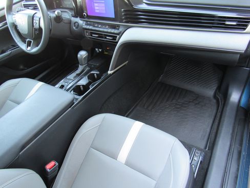 Used 2025 Toyota Camry SE FWD image 24