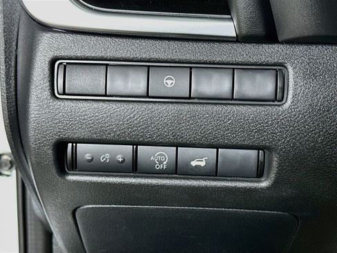 Used 2024 Nissan Rogue SV FWD image 17