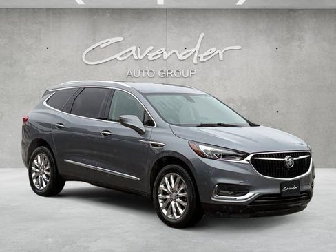 Used 2021 Buick Enclave Essence w/ Sound and Sites Package image 2