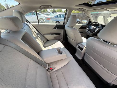 Used 2017 Honda Accord EX-L image 16