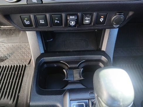 Used 2018 Toyota Tacoma TRD Off-Road image 47