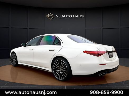 Used 2022 Mercedes-Benz S 500 4MATIC w/ AMG Line Package image 8