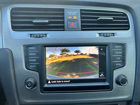 Used 2016 Volkswagen Golf S image 20