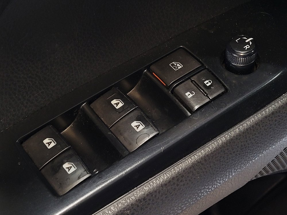 Used 2018 Toyota Camry SE FWD image 27