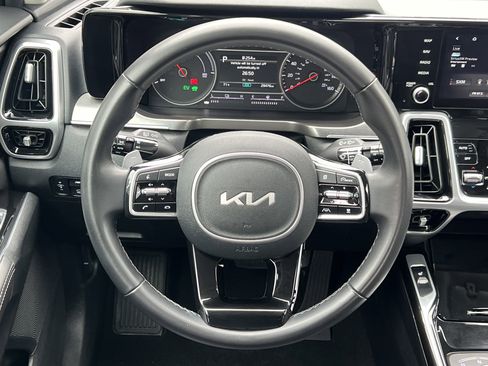 Certified 2022 Kia Sorento SX w/ Panoramic Sunroof Package image 24