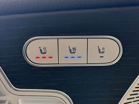 Used 2024 Mercedes-Benz GLS 450 4MATIC image 21