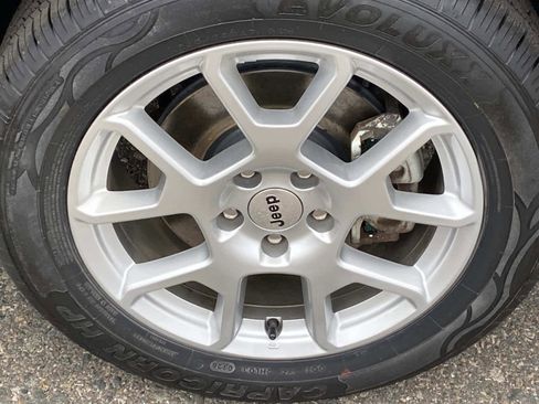 Certified 2022 Jeep Renegade Latitude AWD/4WD image 26