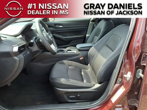 Used 2025 Nissan Altima 2.5 SV FWD image 23