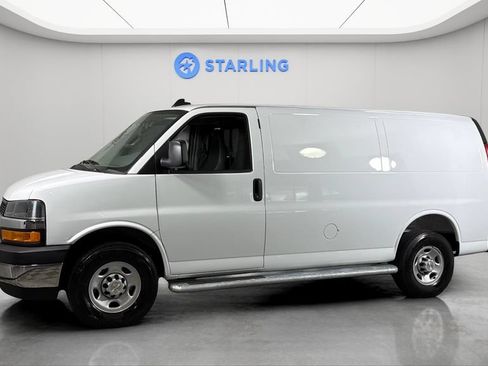 Used 2025 Chevrolet Express 2500 w/ Driver Convenience Package RWD image 3