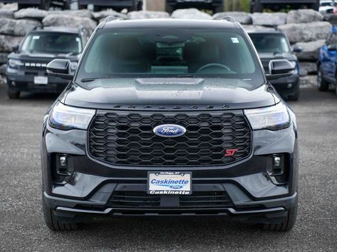 Used 2025 Ford Explorer ST AWD/4WD image 2