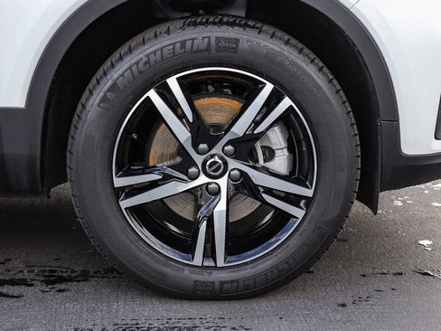 New 2025 Volvo XC40 B5 Core w/ Climate Package image 6