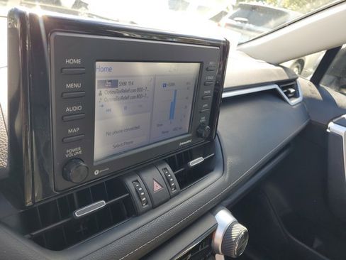 Used 2021 Toyota RAV4 XLE Premium image 28