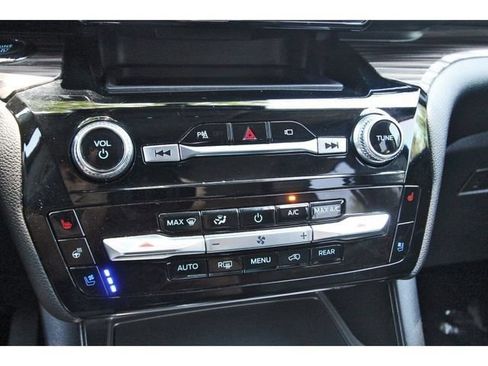 Used 2023 Ford Explorer Limited AWD/4WD image 26
